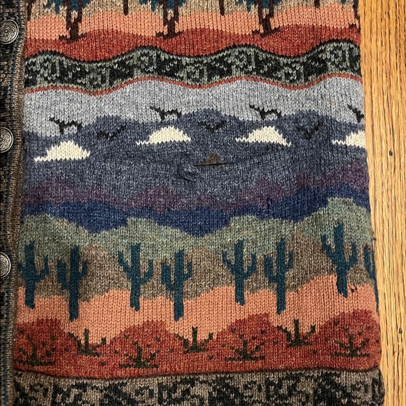 Icelandic Design Sweater - Picture 7 of 11